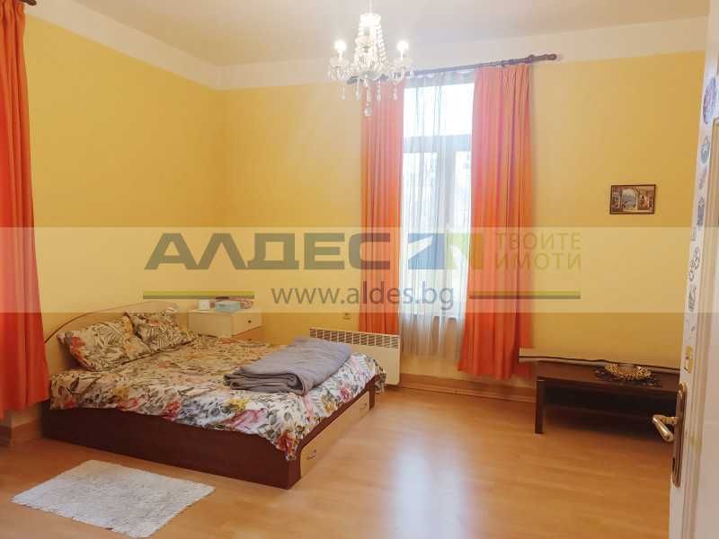 Дава се под наем Тристаен апартамент в София, Център - 120 кв.м за 650 € - Снимка #3