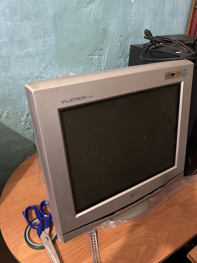 Монитор LG F700P