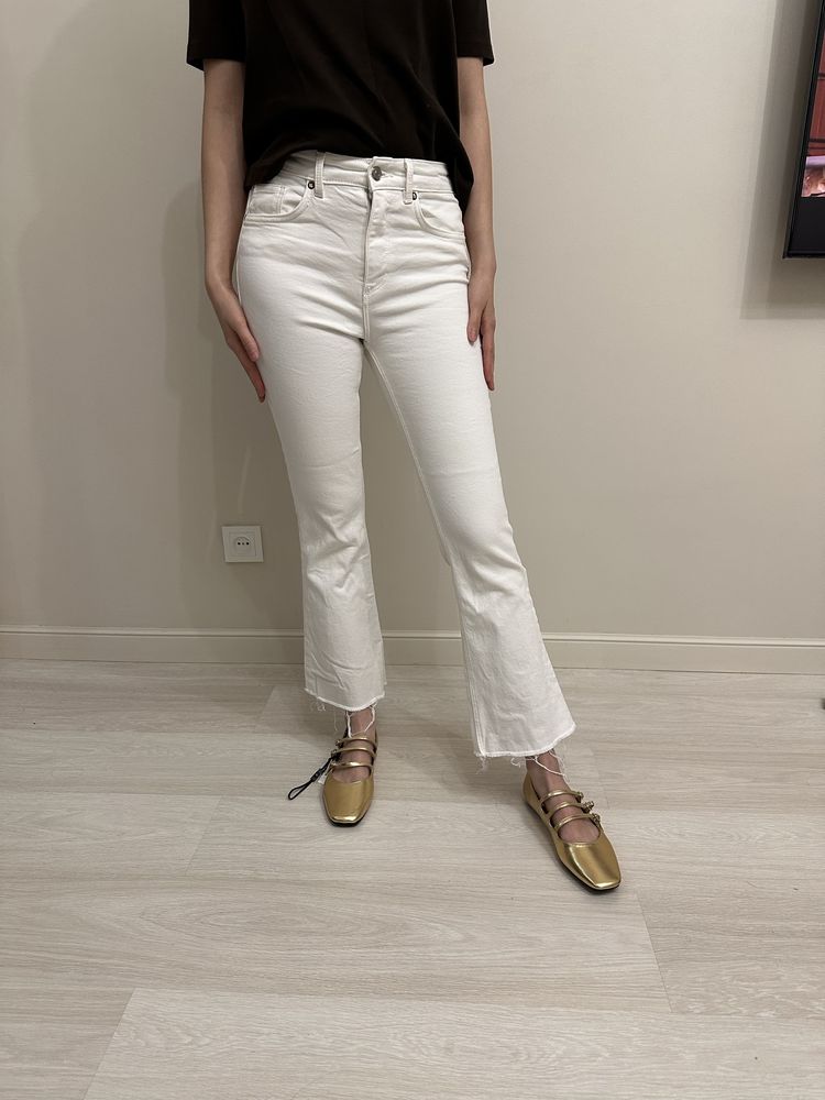 женские белые  джинсы 34 размер Zara