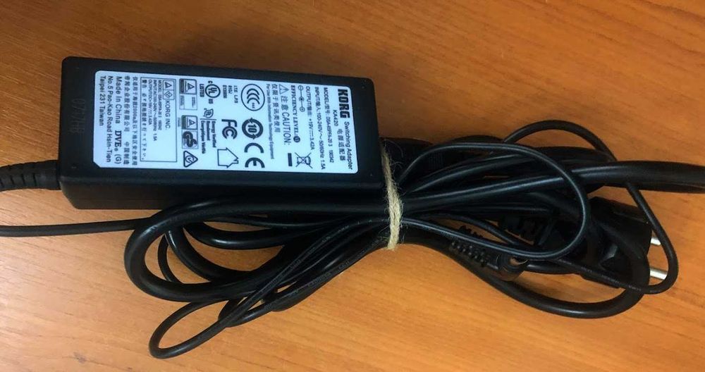 Incarcator / Alimentator Korg KA-420, 19 V, 3,42 A