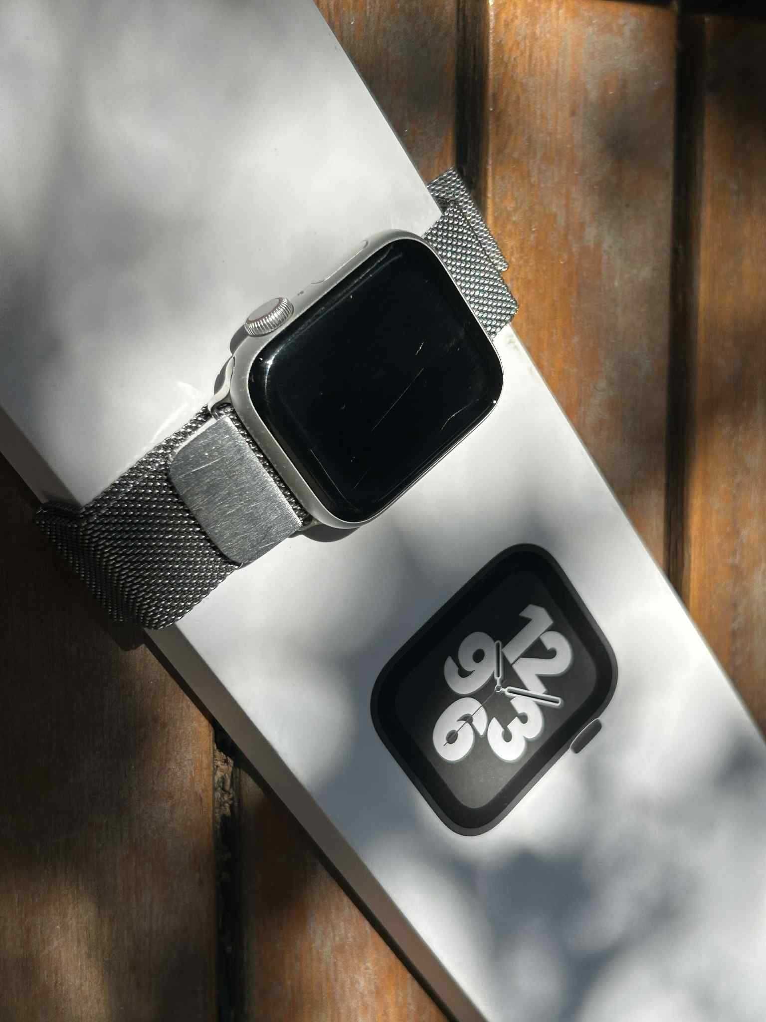 Apple Watch SE (40mm) GPS + Cellular