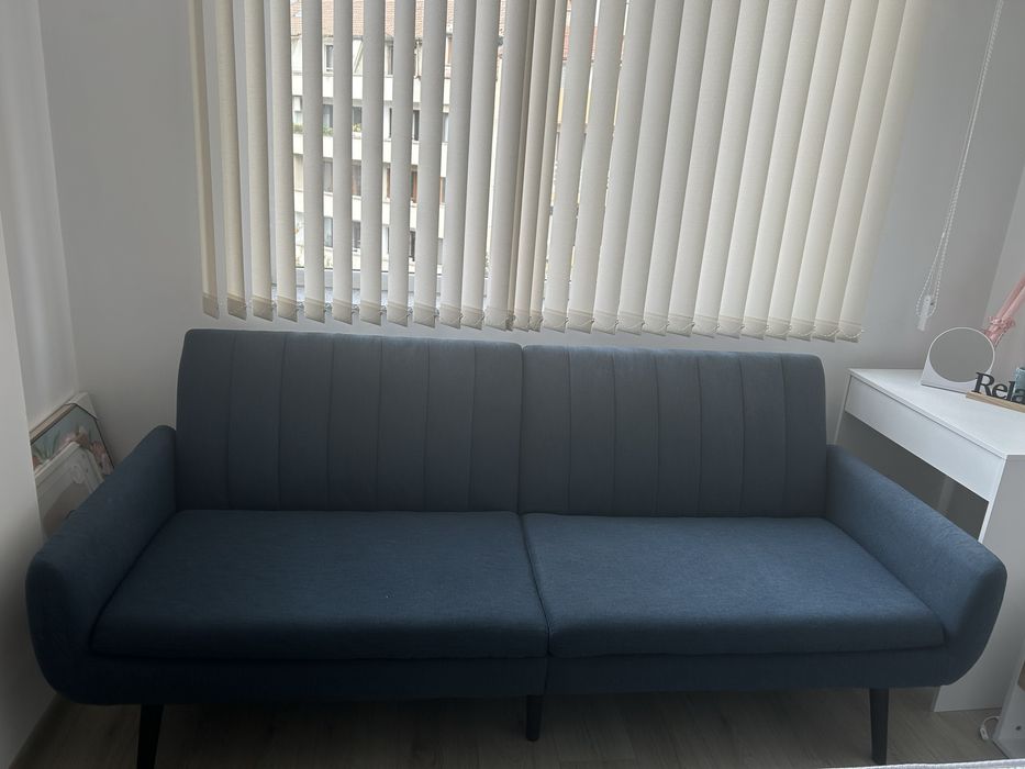 Триместен диван с функция разпъване :)