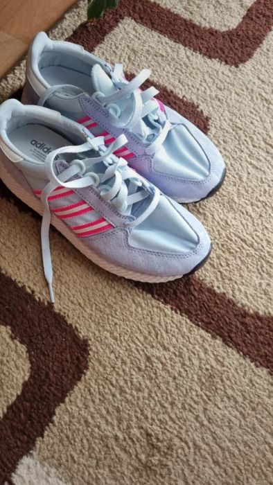 Vând adidași marca adidas