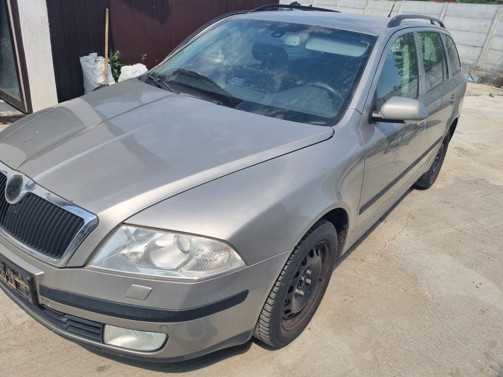 Dezmembrez dezmembrari skoda octavia 2 1.6 fsi blf xenon