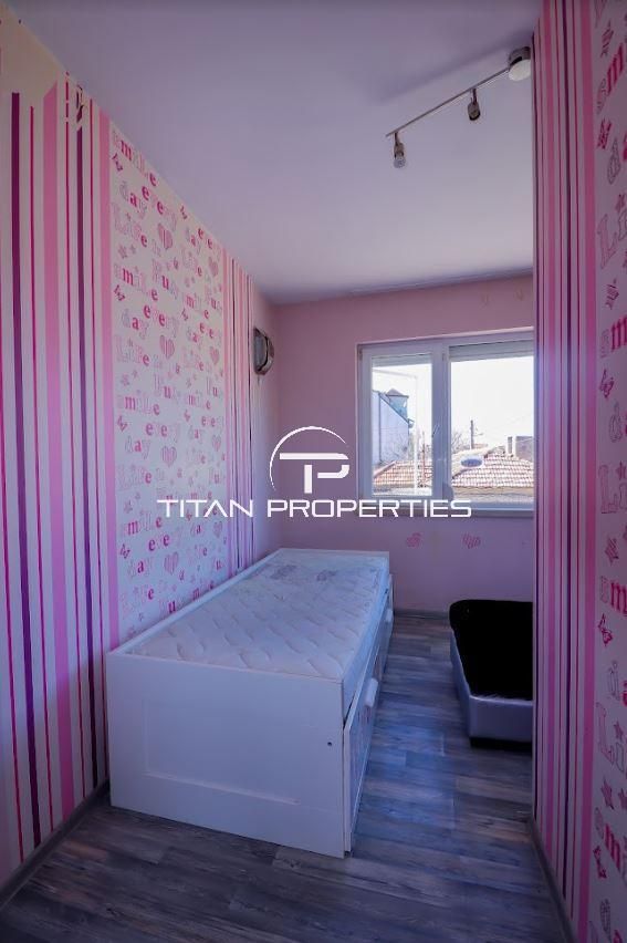 Тристаен апартамент, под наем, кв. Колхозен пазар
