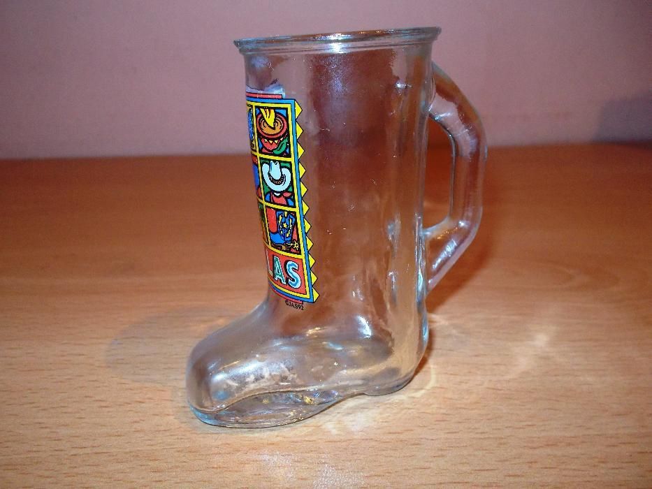 Сувенирни чашки от различни градове