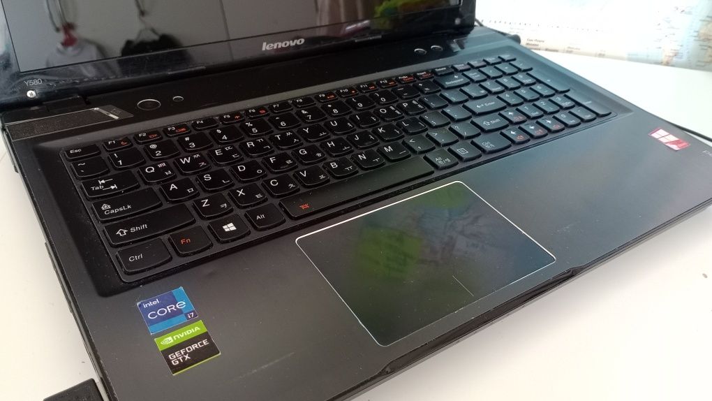 Игровой ноут Lenovo Y580, Core i7-3610QM, 8ГБ, NVIDIA GeForce GTX 660M