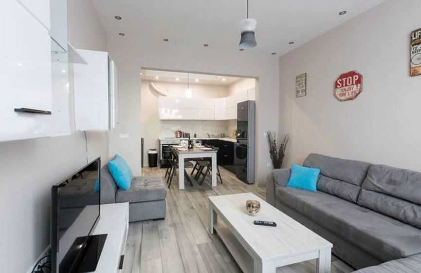 Тристаен апартамент в Зона Б-18