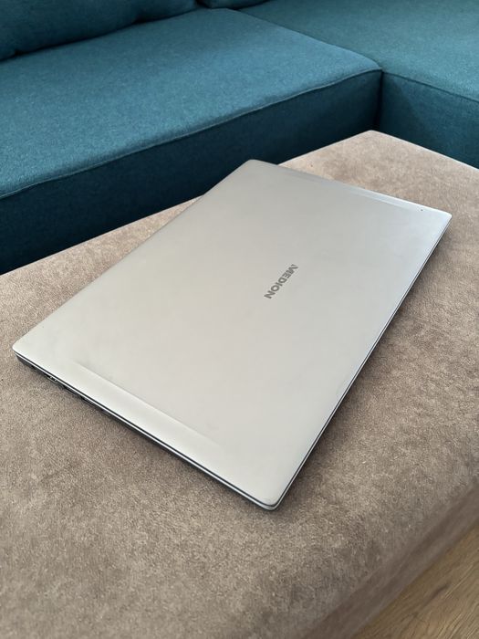 Laptop Gaming• i7-10th gen• 16gb ram DDR4• Nvidia• taste luminate