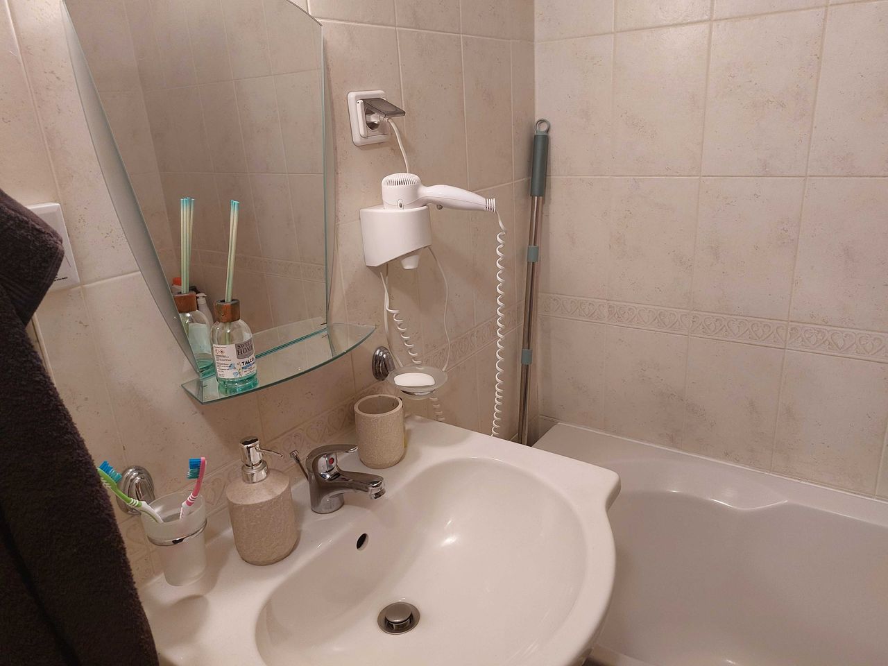 Дава се под наем Двустаен апартамент в Банско - 71 кв.м за 357 € - Снимка #8