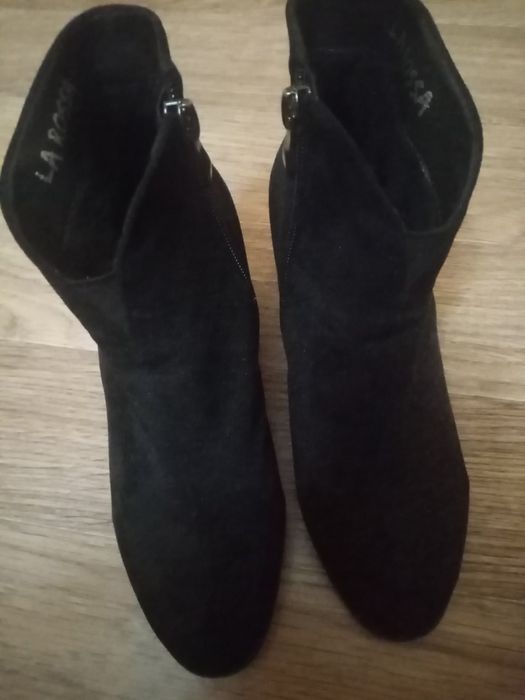 Отдам осенние сапоги бесплатно