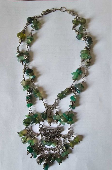 Стильное украшение. Натуральные камни.