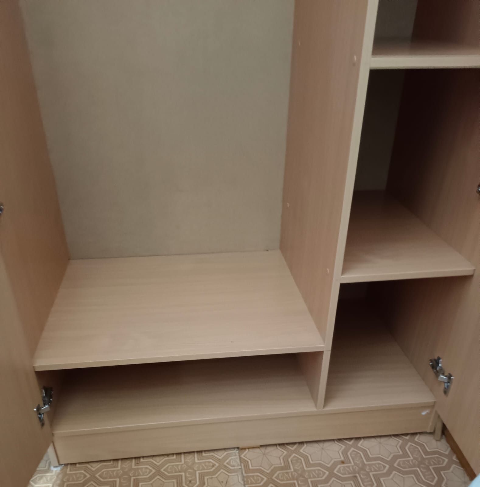 Продам шкаф в прихожую