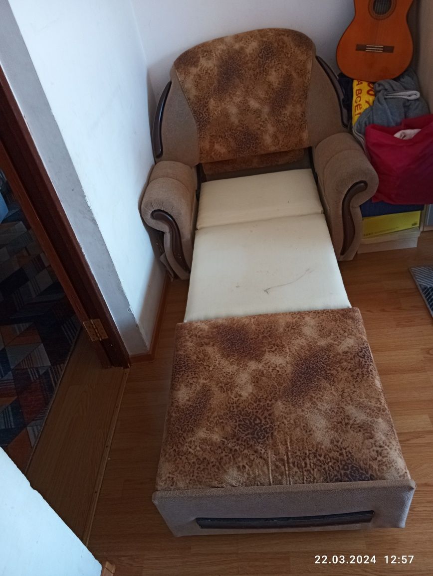 Кресло кровать б/у