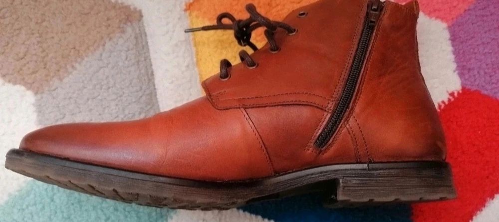 Ghete piele mărimea 43, cu interiorul de 27.5 cm