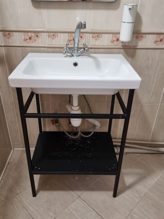 Раковина с тумбой в ванну