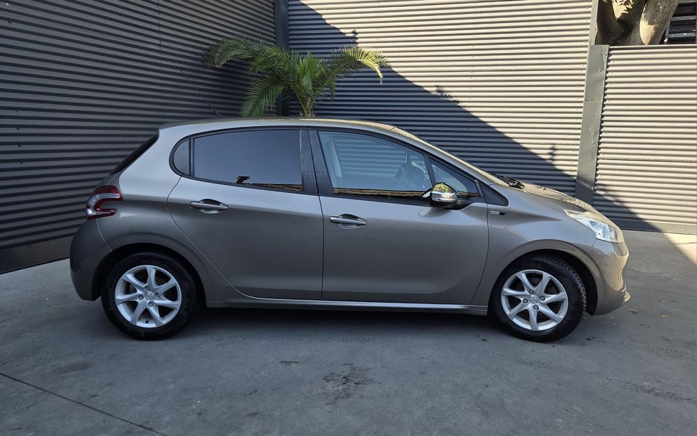 Peugeot Style 208 1.2i PureTech 82 cp an 2015
