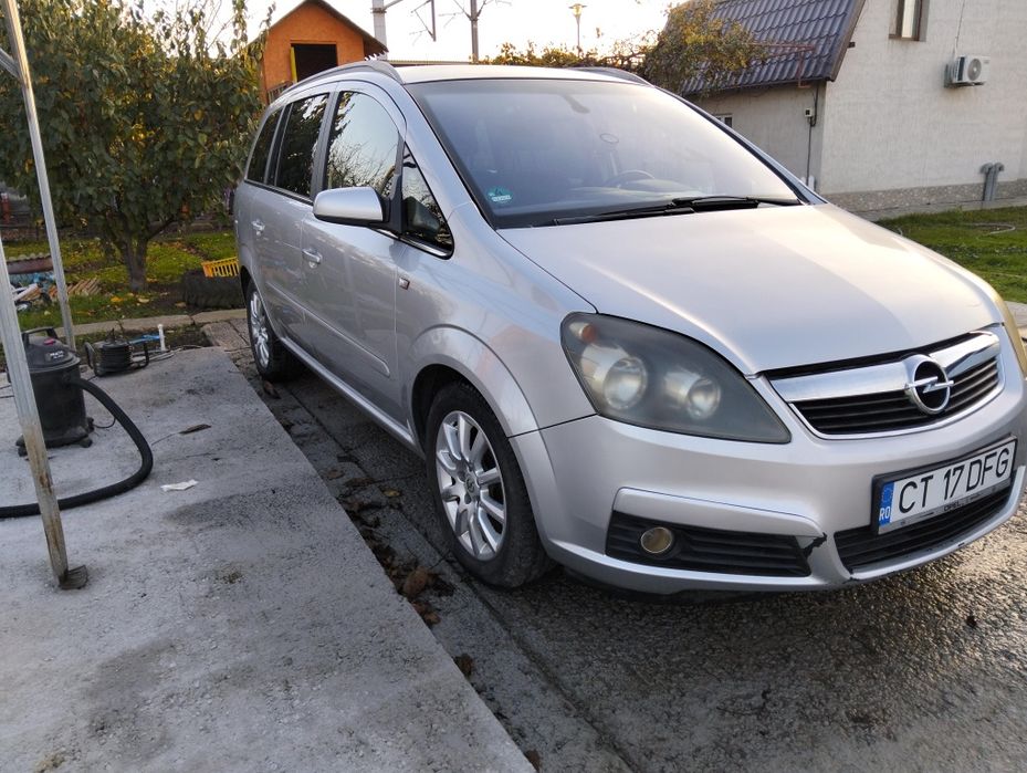Vând Opel Zafira B