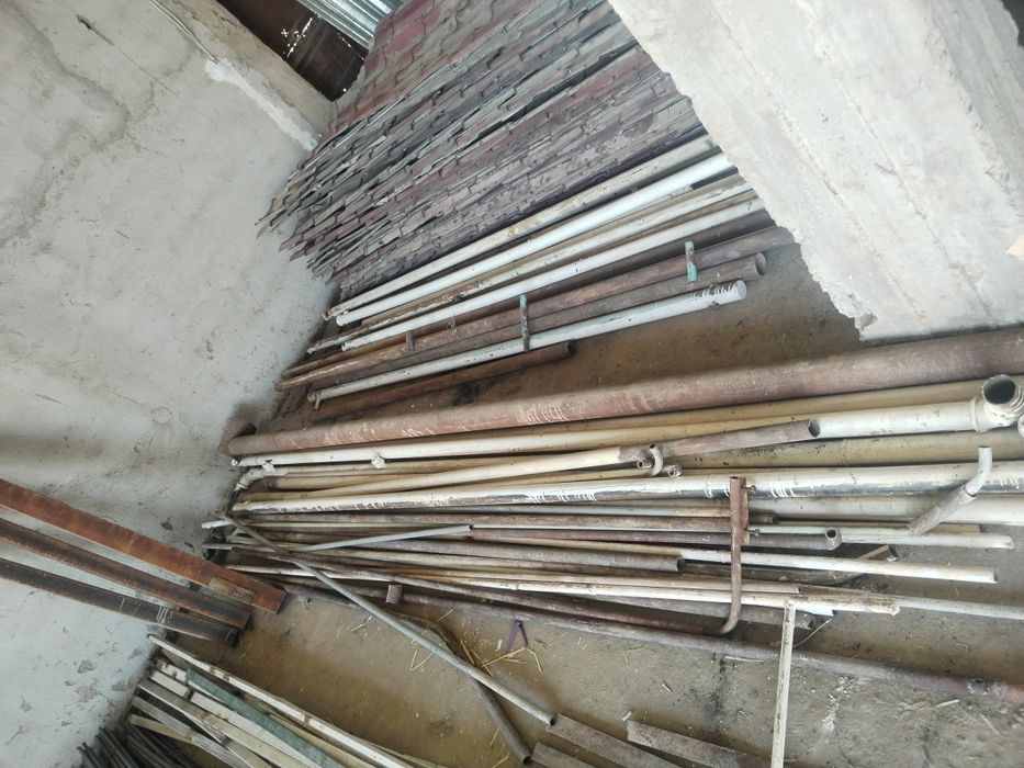 Qurilishga kerakli materiallar sotiladi