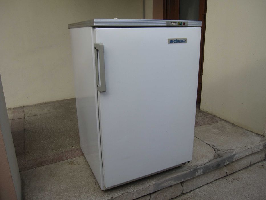 Vand congelator Arctic cu 4 sertare in perfecta stare de functionare