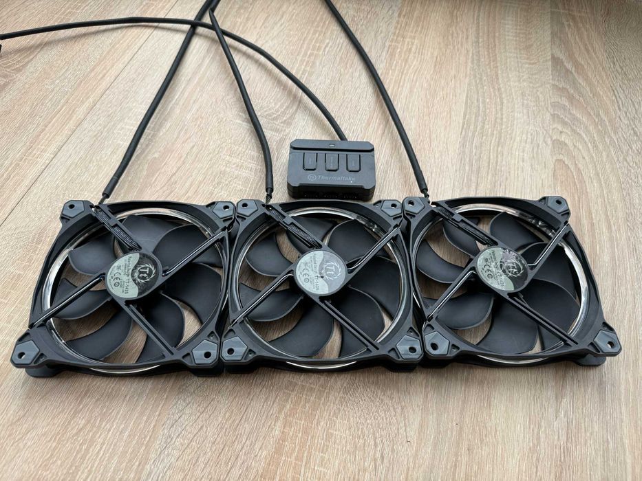 Ventilatoare carcasa PC Thermaltake Riing 140