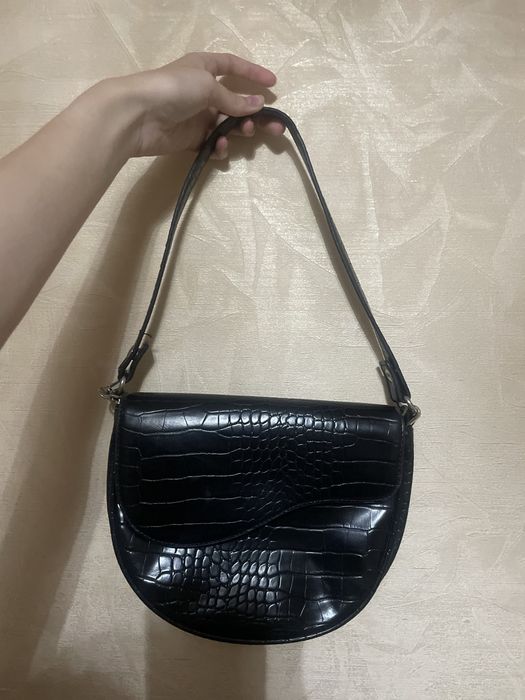 черная сумка на плечо Bershka