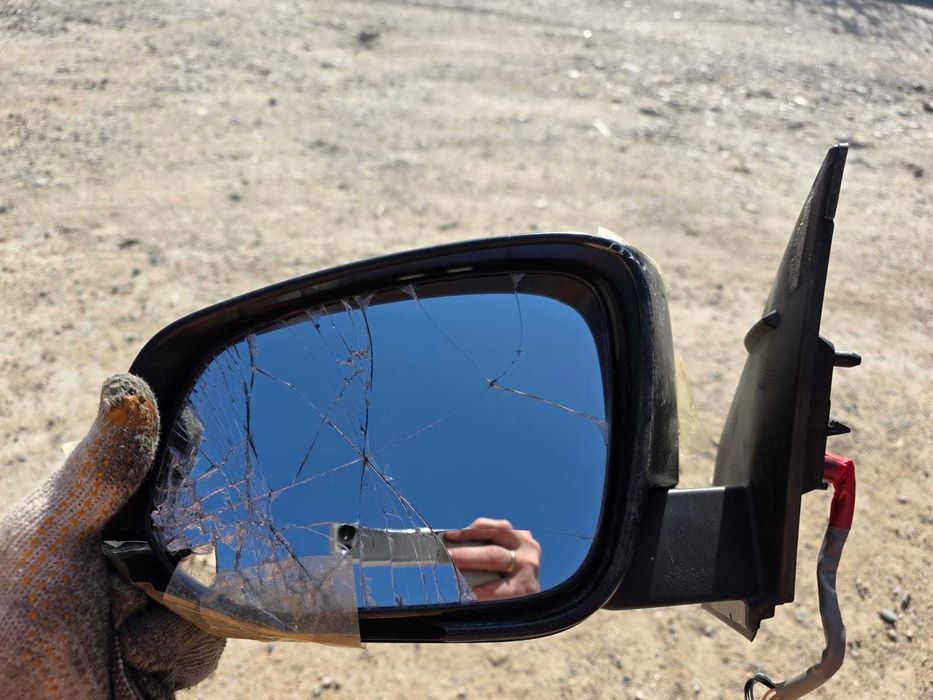 Продаётся левое зеркало на Тойоту рав 4 Б/У