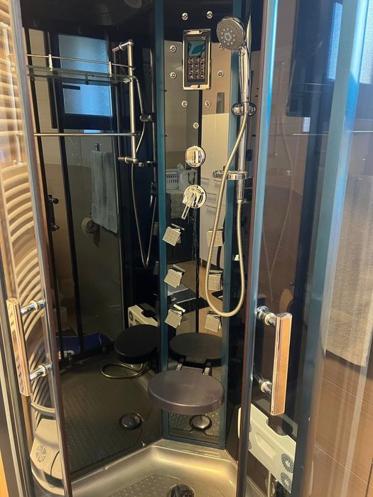 Vând cabina de duș este nefolosita