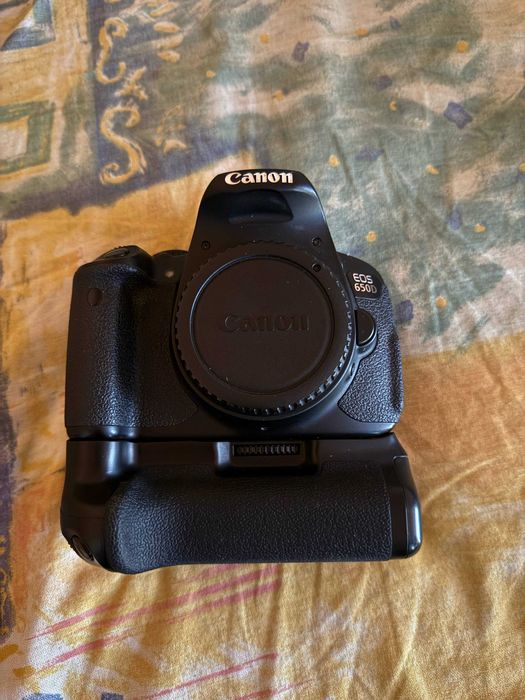 Vând Canon 5D Mark II + Canon 650D + Obiectiv 75-300mm + Accesorii