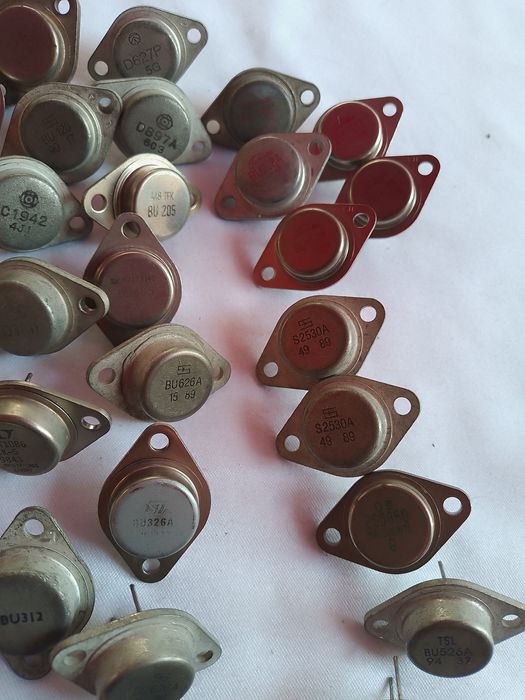 Tranzistori de putere recuperati în perfecta stare de funcționare 
Pe