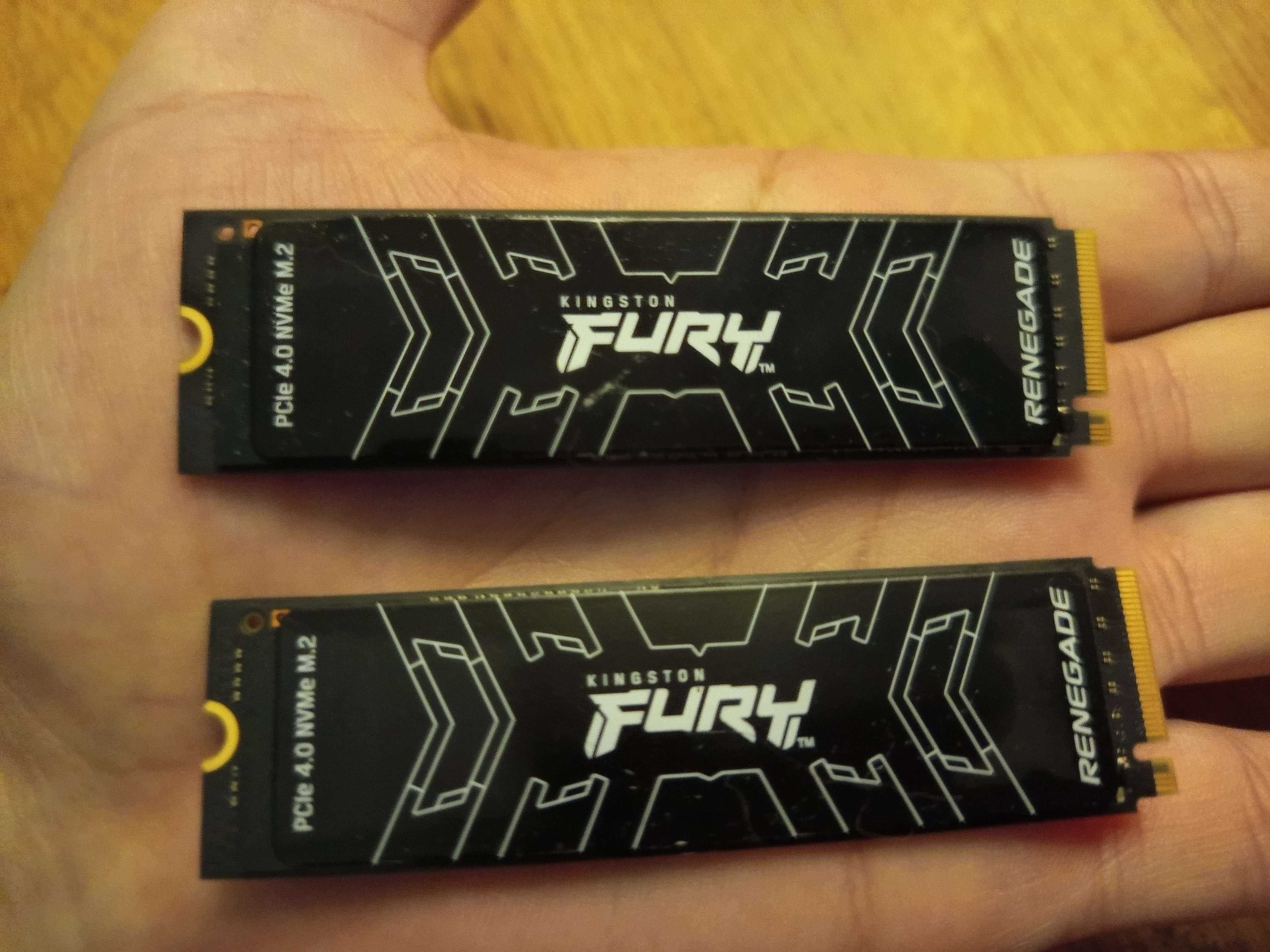 Продавам kingston fury renegade nvme 2TB
