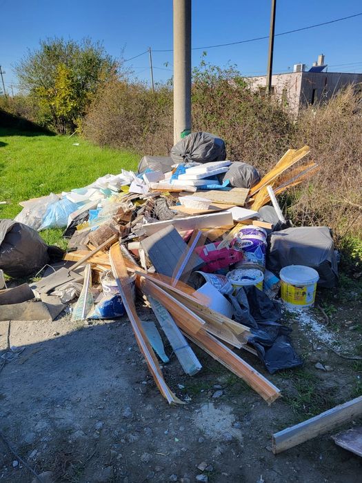 Debarasari complete de materiale din construcții