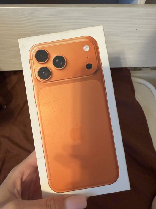 17 PRO MAX 256GB, в оранжевом цвете