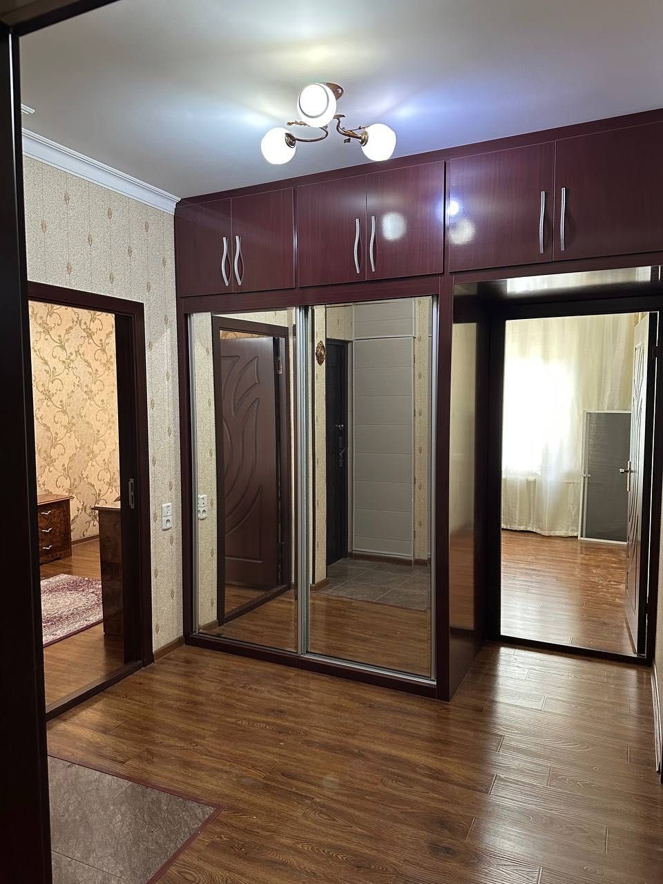 4 xonali kvartira sotiladi 86 kv.m  96 000 usd