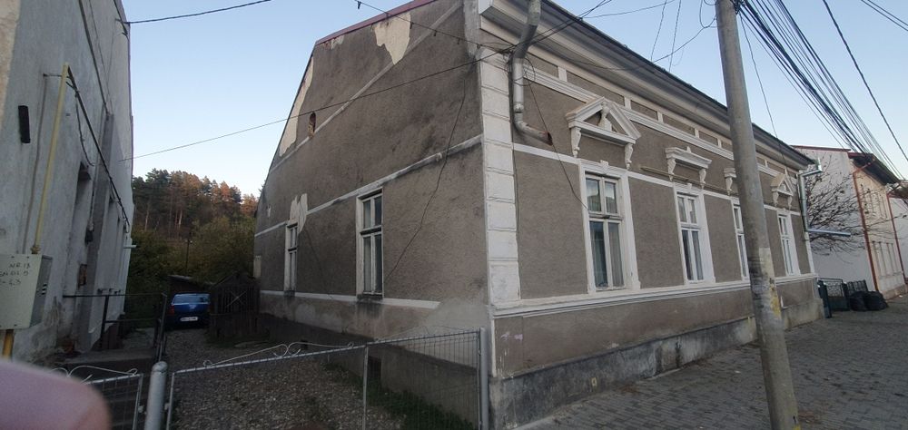 Vand spatiu ultracentral apartament in casa din caramida G. Humorului