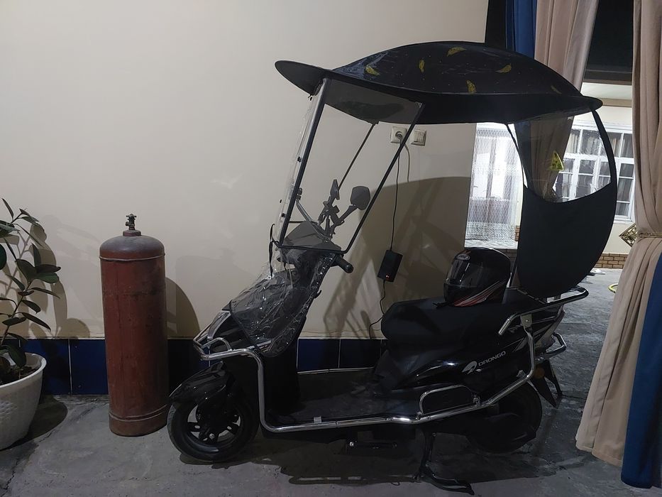 Skuter  Chorniy  Pantera  Kaskasi bilan