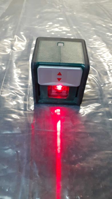 Лазарен нивелир BOSCH с кутиа.