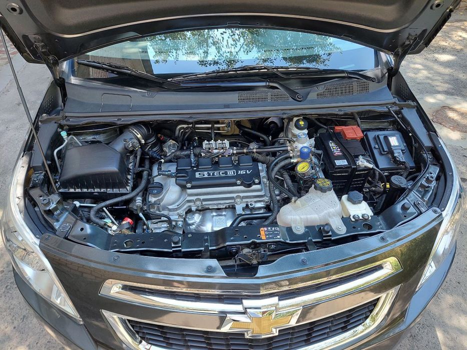 Chevrolet Cobalt avtomobili sotiladi