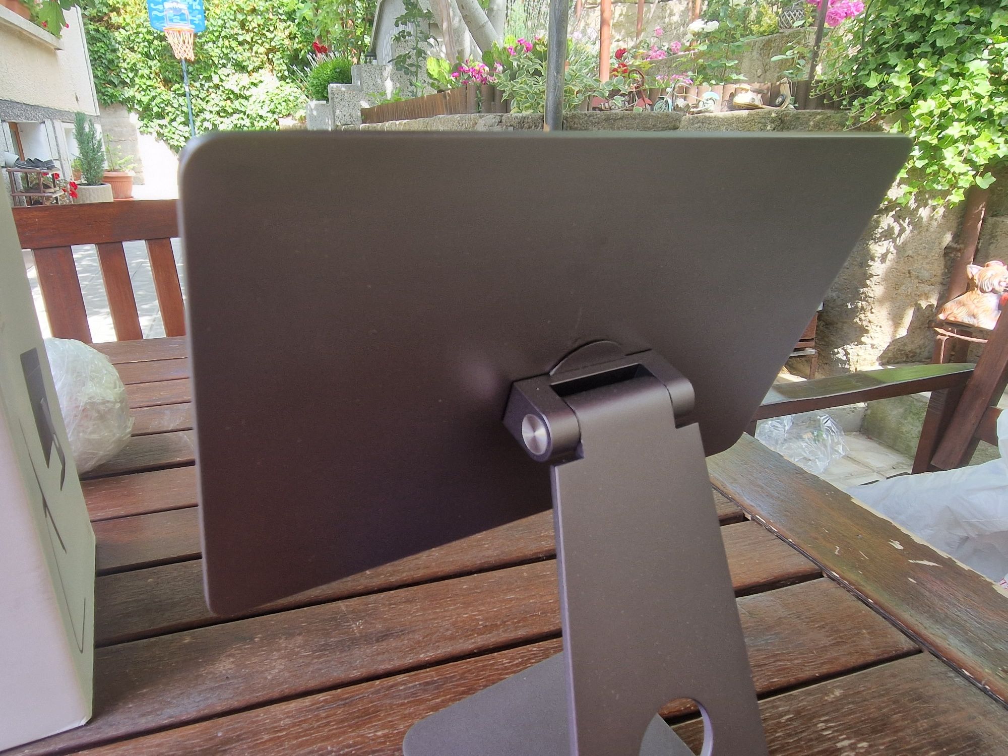Магнитна въртяща се стойка за ipad