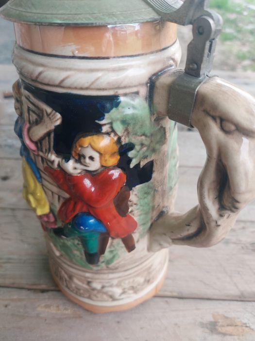 Halbe ceramice in relief