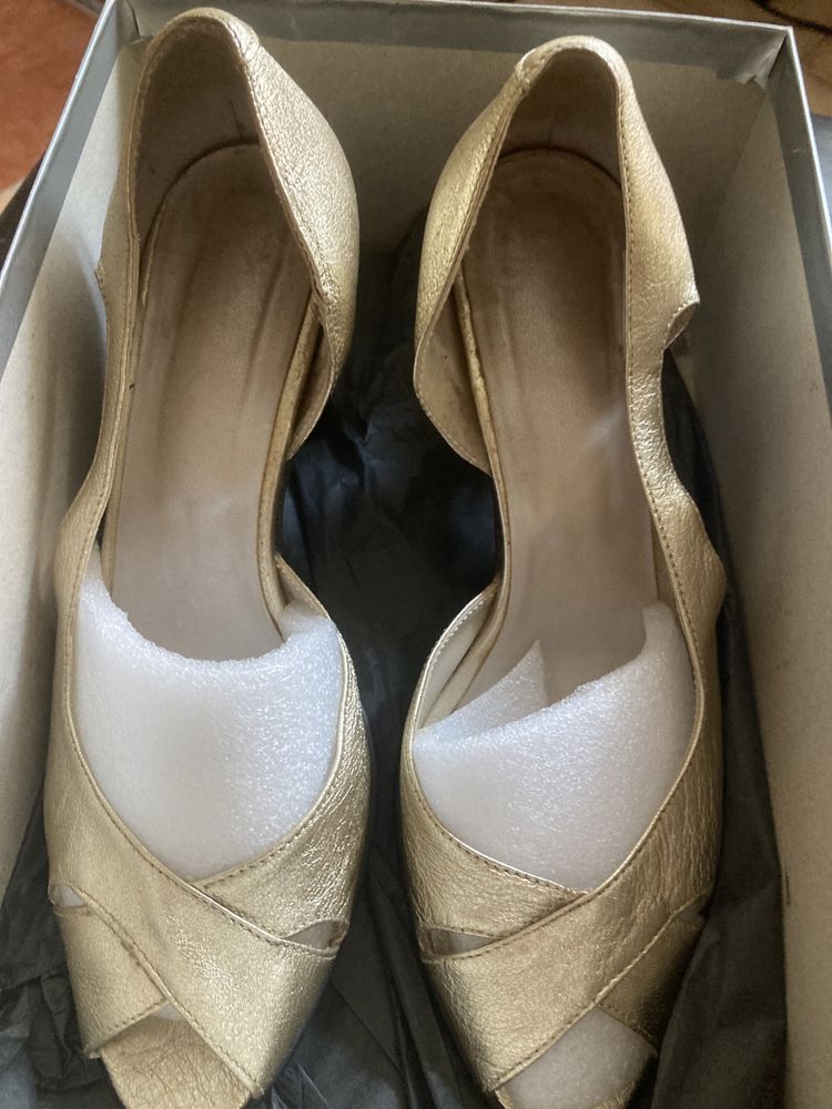 Pantofi piele aurii