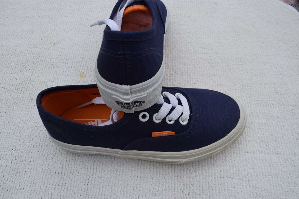 Tenisi noi Vans marimea 30,5