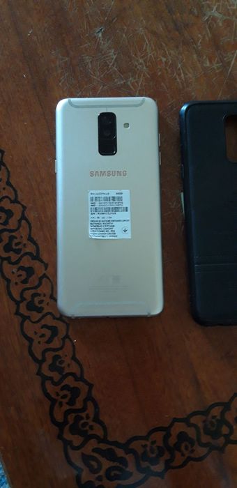 Samsung Galaxy a6+ 32 ga 3 zor faqat zaryadchigi oldi sal qirilgan