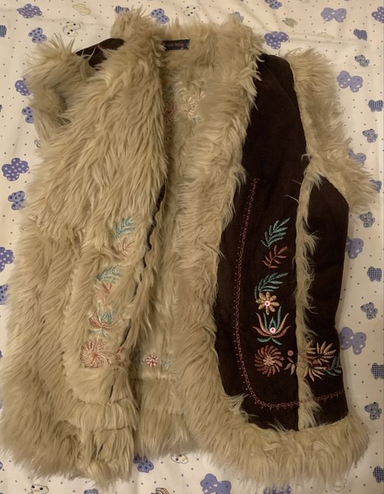 Cojoce/bundita cu broderie si paiete