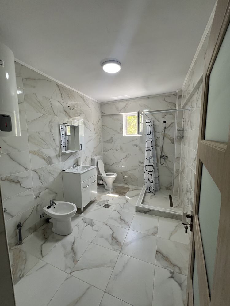 Închiriez casa 4 camere
