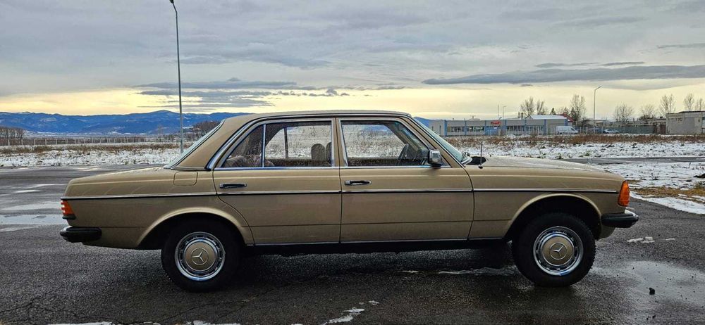 Mercedes - Daimler Benz W123 - 240D