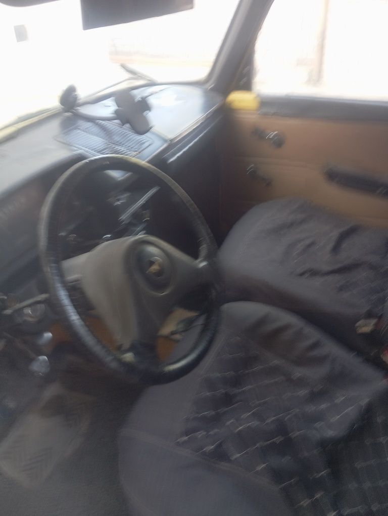 Sariq kombi va tirkama sotiladi