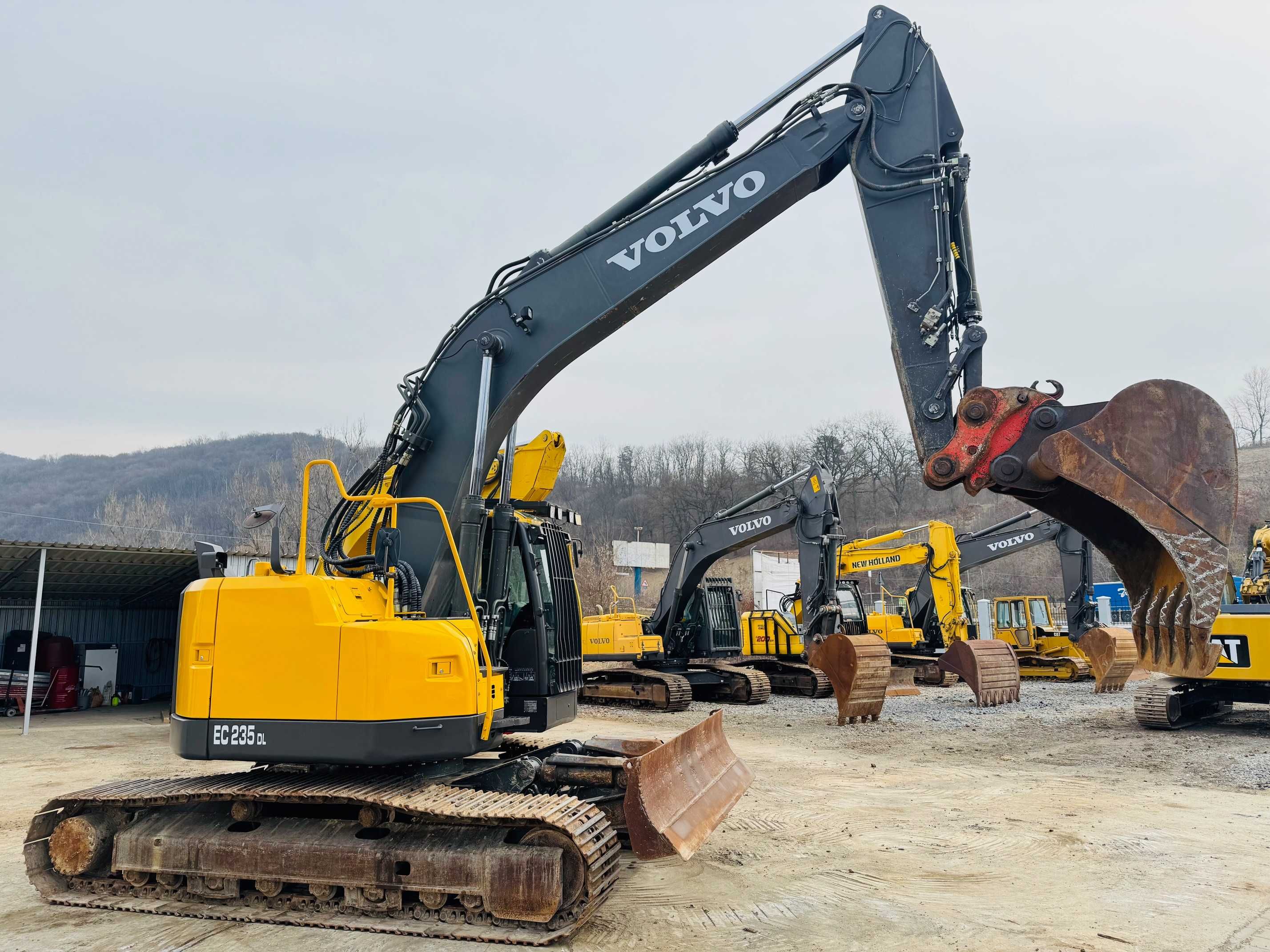 Excavator senile cu lama Volvo ECR 235 DL, an 2014, 28 tone, cupa 1.5m