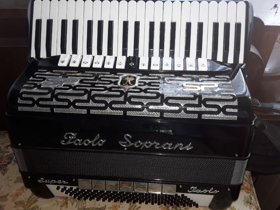 vand acordeon paolo soprani cu cabina si clape ma,120 basi foarte usor