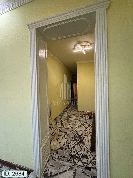 6 mikr somiy alpomish tarafda 2 xona kvartira sotiladi №2684